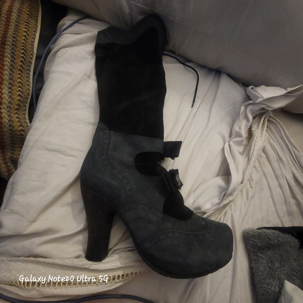Chic Black Heeled Boots for Women